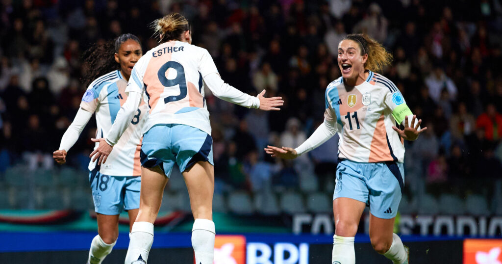 Espana impone su juego en Portugal con reivindicacion de Esther incluida