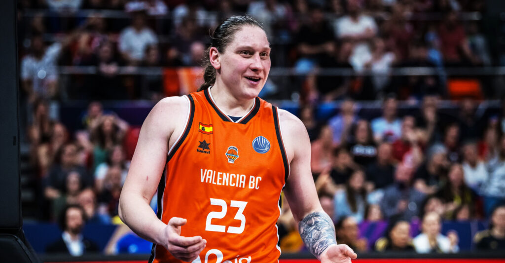 Alina Iagupova renueva con Valencia y seguirá siendo una pieza clave Alina Iagupova renueva con Valencia y seguira siendo una pieza clave