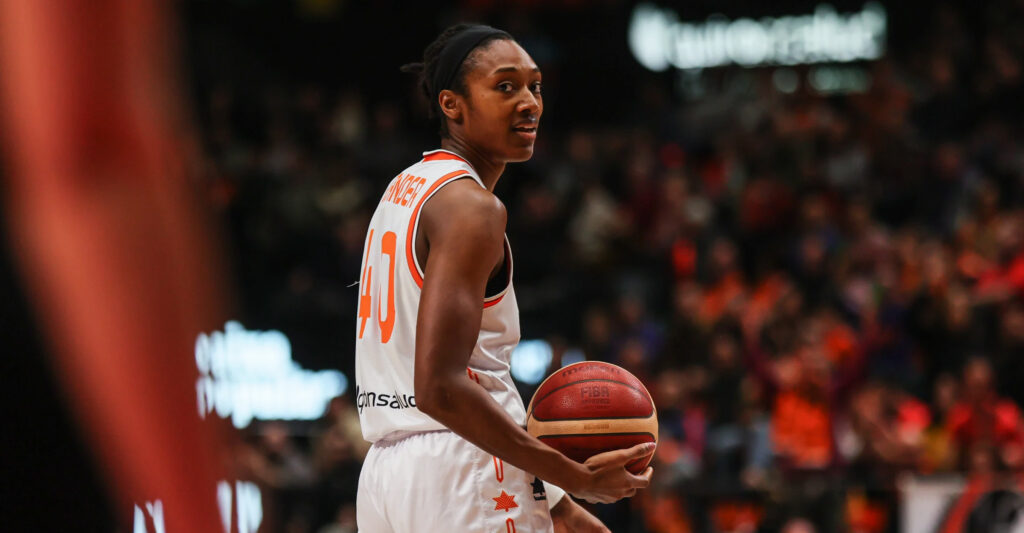 Kayla Alexander seguira en Valencia Basket