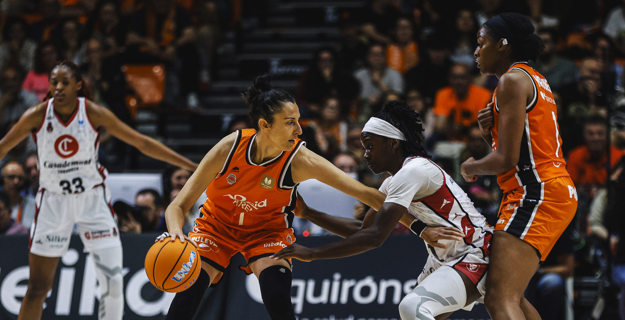 Valencia da el primer golpe en la mesa de la final de LF Endesa 1 Valencia da el primer golpe en la mesa de la final de LF Endesa scaled