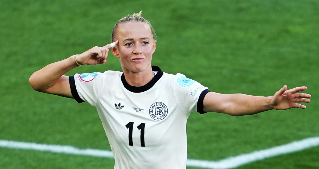 Alemania remonta ante Dinamarca y se clasifica para cuartos como líder de grupo 1 Alemania remonta ante Dinamarca y se clasifica para cuartos como lider de grupo