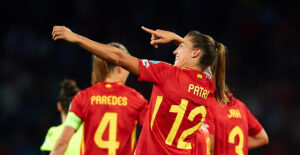 Espana firma un pleno perfecto y avanza como lider de grupo