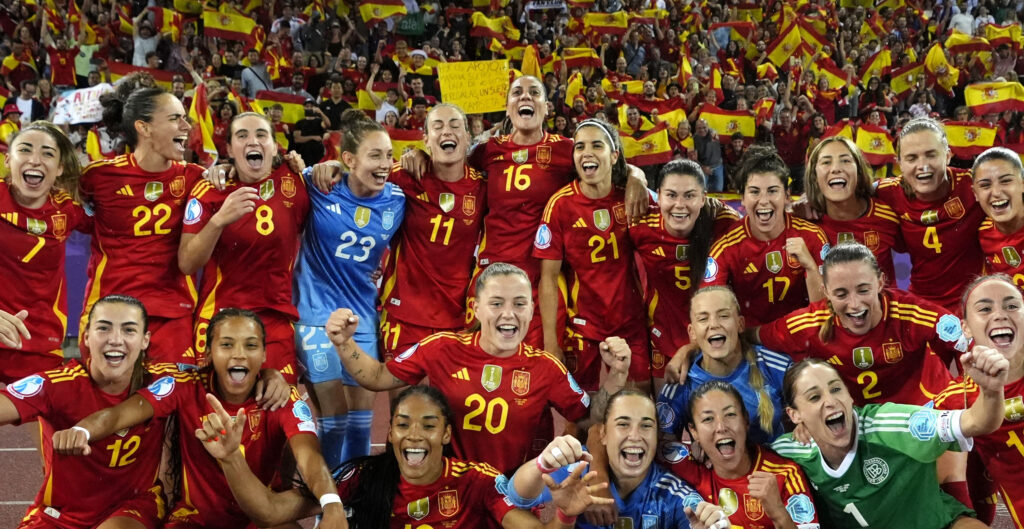 España hace historia y alcanza su primera final de la EURO 1 Espana hace historia y alcanza su primera final de la EURO