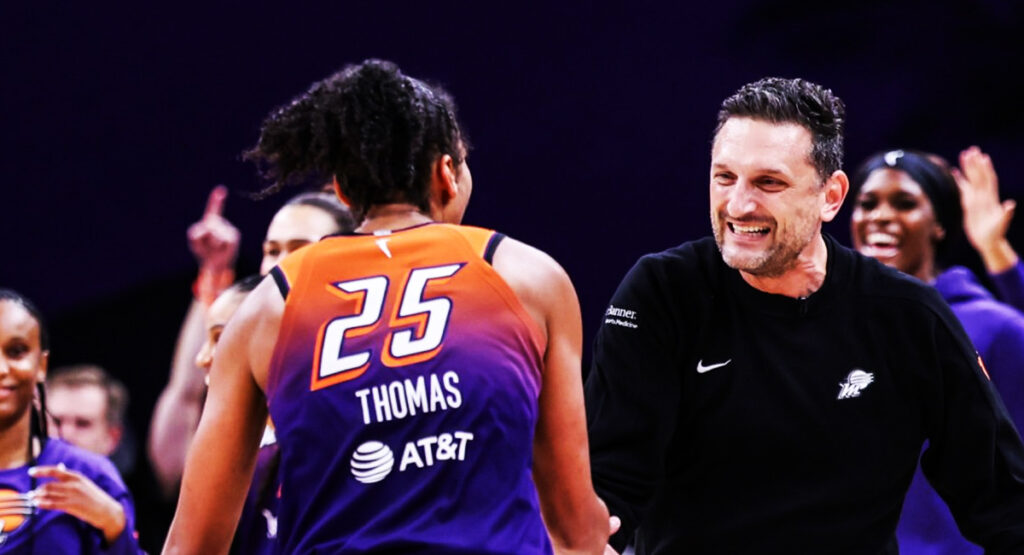 Alyssa Thomas firma un triple doble historico y Phoenix elimina a New York