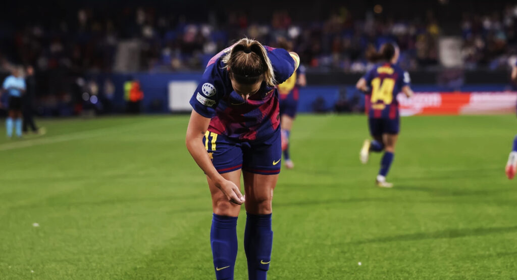 Alexia Putellas una reverencia y un beso al escudo El simbolismo de su celebracion